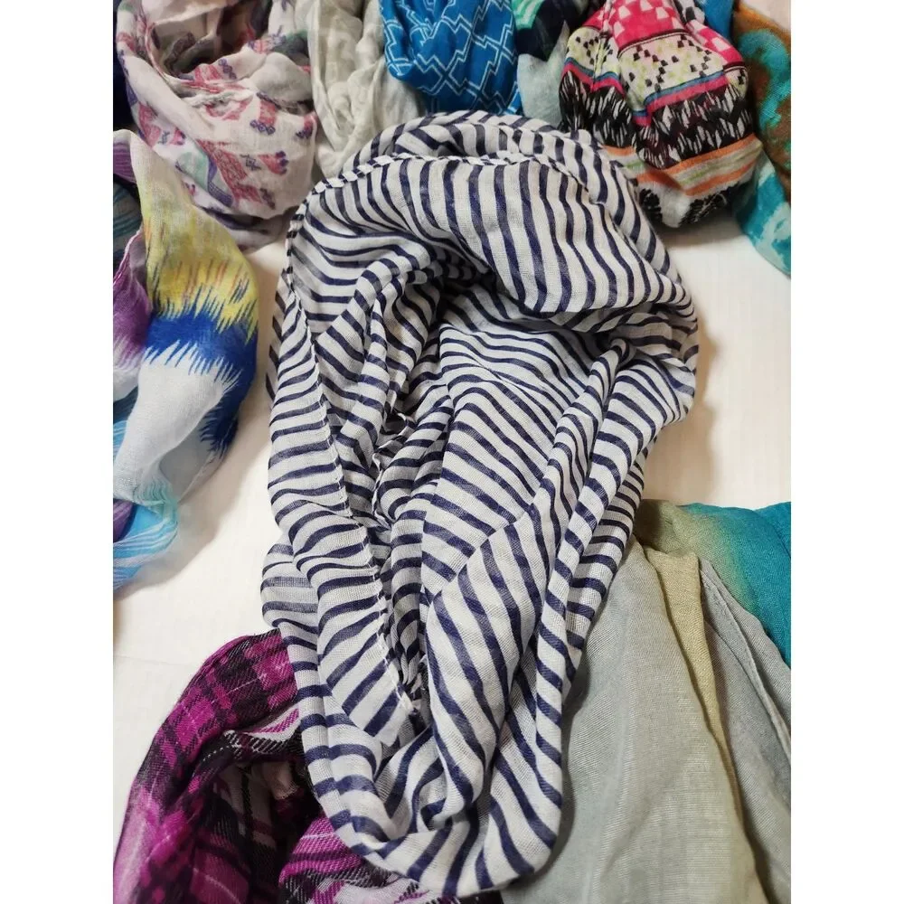 Scarf & Convertible Wrap Lot – 17 Pieces Mixed Prints & Styles